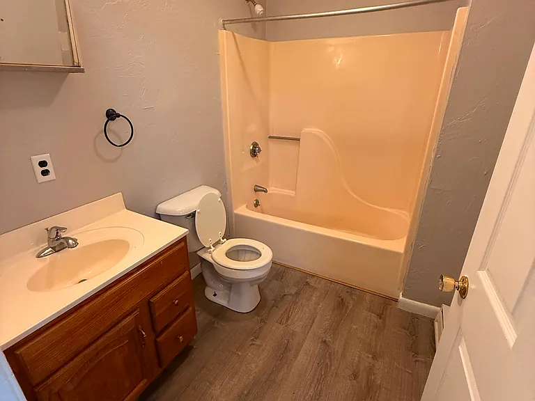 818 E Main St — Photo 6