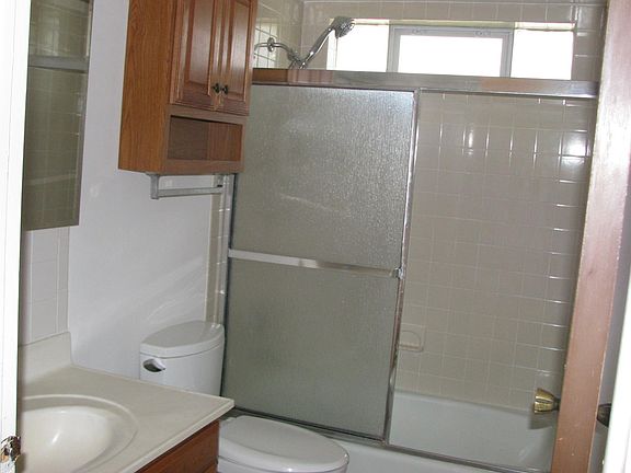 4th image of 1114 Chalet Dr APT 3W