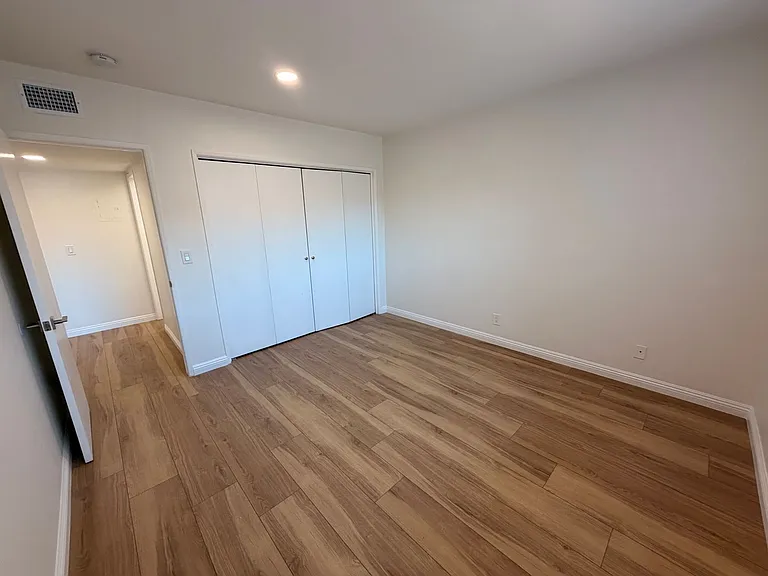 10500 La Reina Ave #E — Photo 18