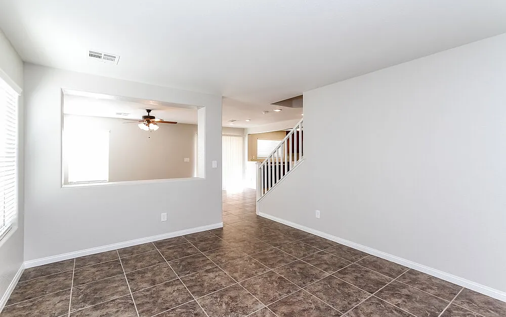 3 bed, 2.5 bath, 2148 sqft, $2,410 — Photo 3