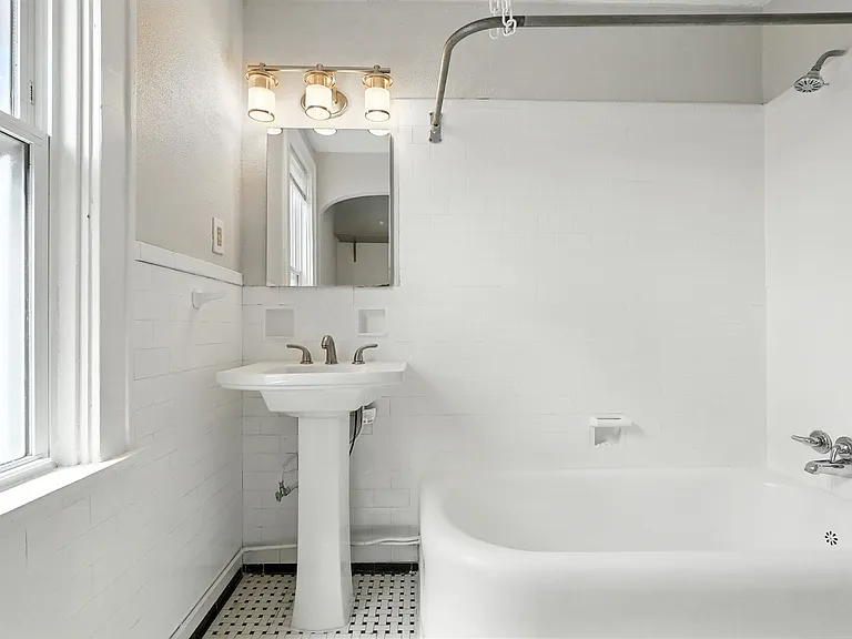 3229 Beacon Hill Ave — Photo 17