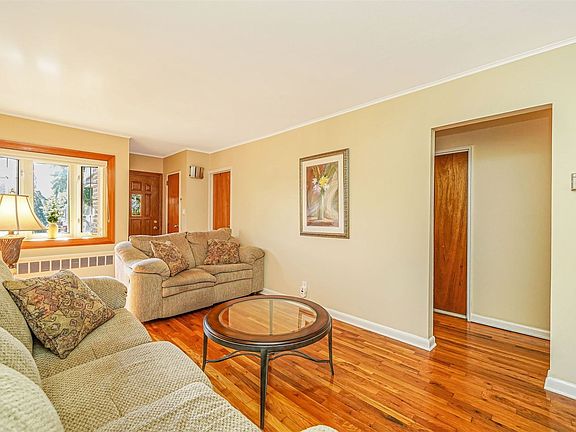 4th image of 6719 Eliot Ave