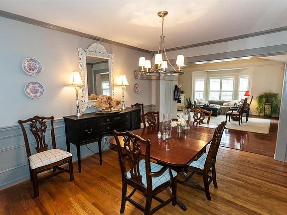 3rd image of 32 Southridge Dr