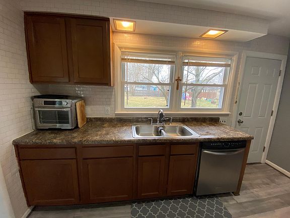 5th image of 22801 Euclid St