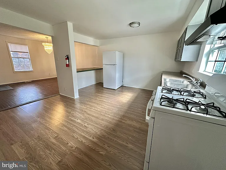 2015 S Lincoln St — Photo 9