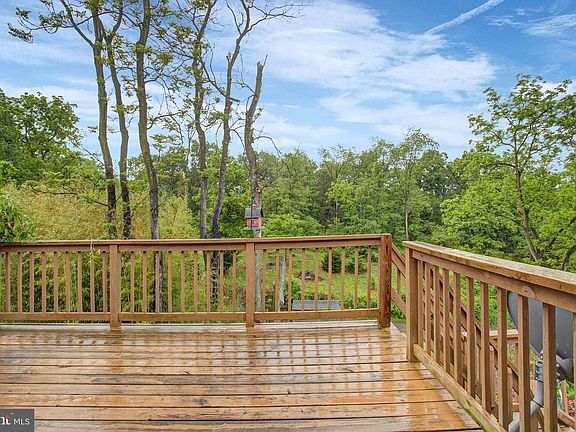 3rd image of 11540 Burkett Ln