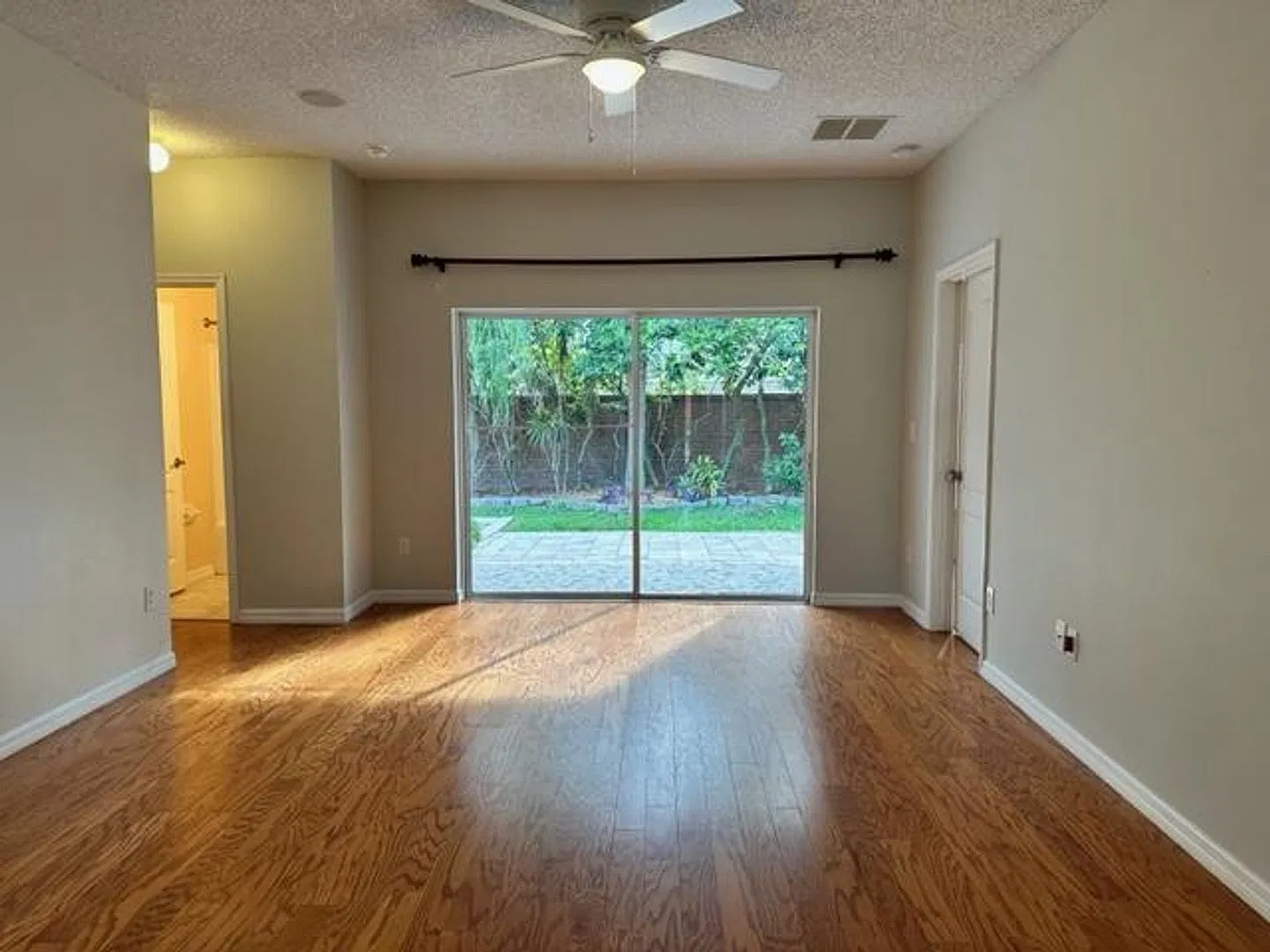 Nice 4/2 Single Family Home in East Orlando — Photo 3