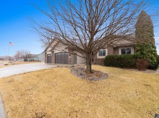 4917 E 42nd St, Sioux Falls, SD 57110