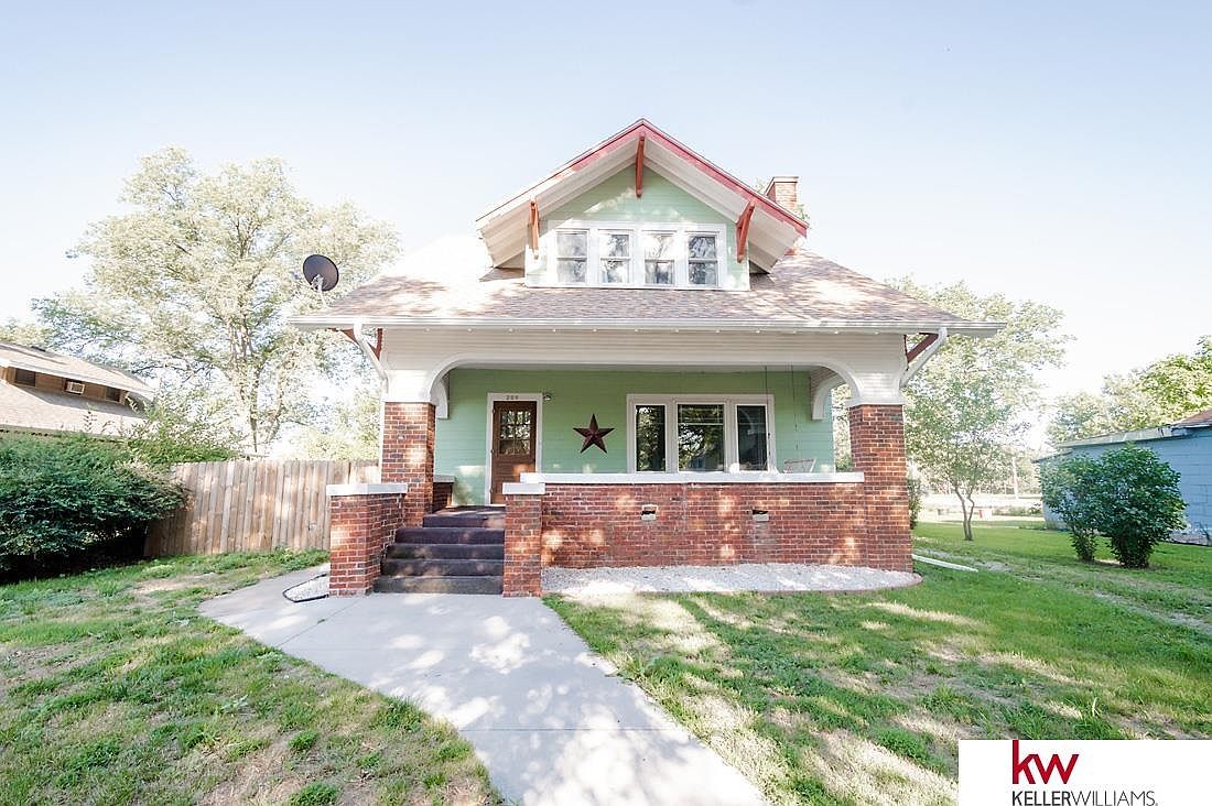 209 N Martin Ave, Clay Center, NE 68933 Zillow
