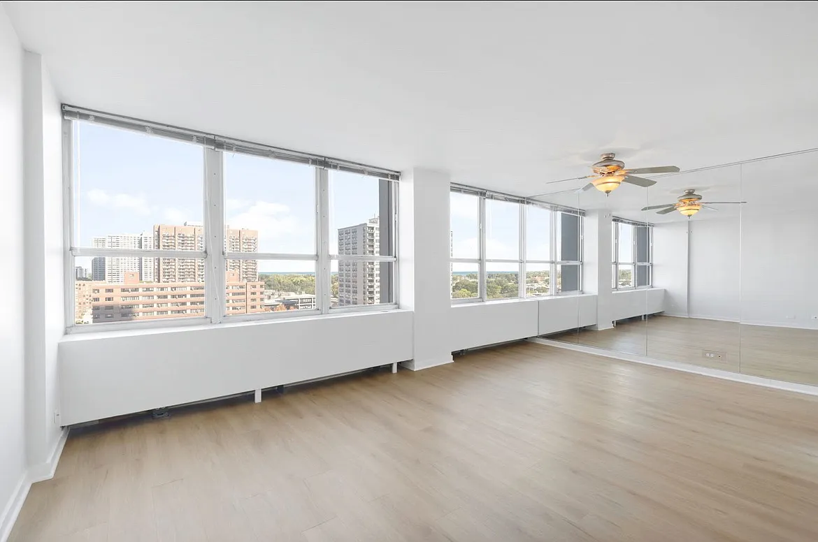 Building Photo - 655 W Irving Park Rd #1514