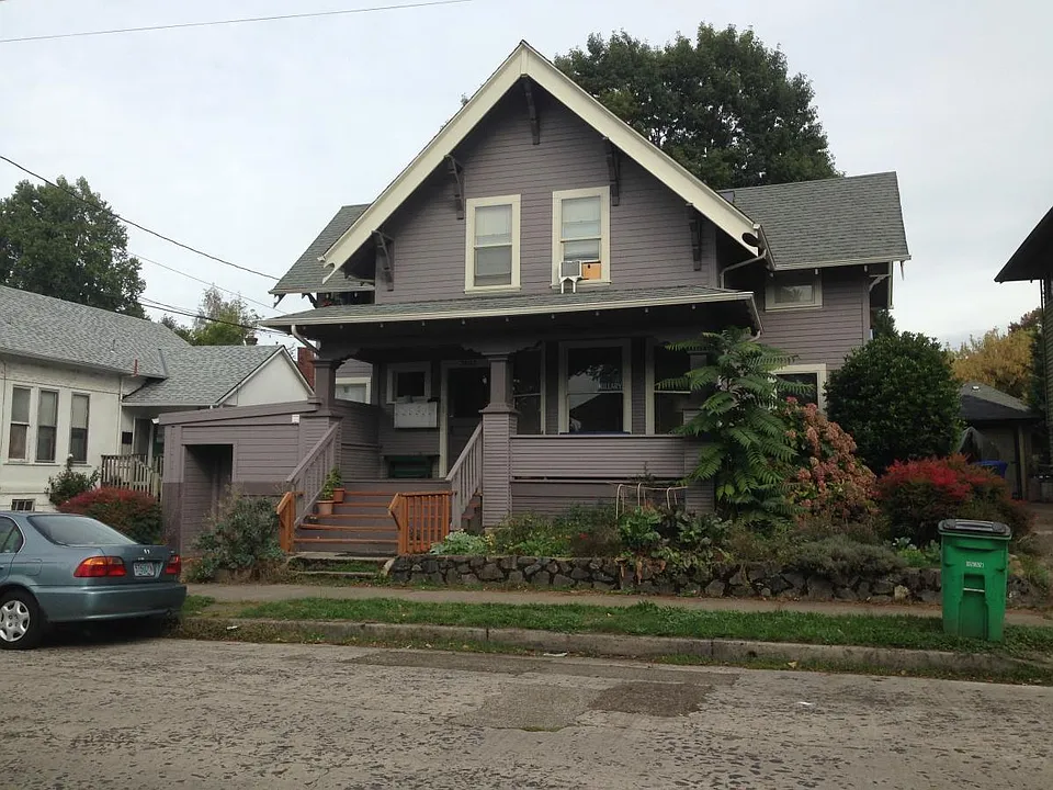 Vintage building with 5 apartments