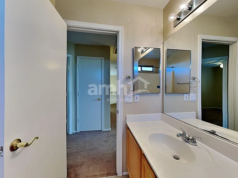 15995 W Monroe St — Photo 15