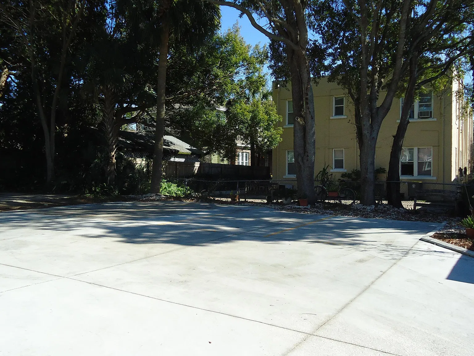 2 bed, 1.0 bath, 1450 sqft, $1,850 — Photo 2