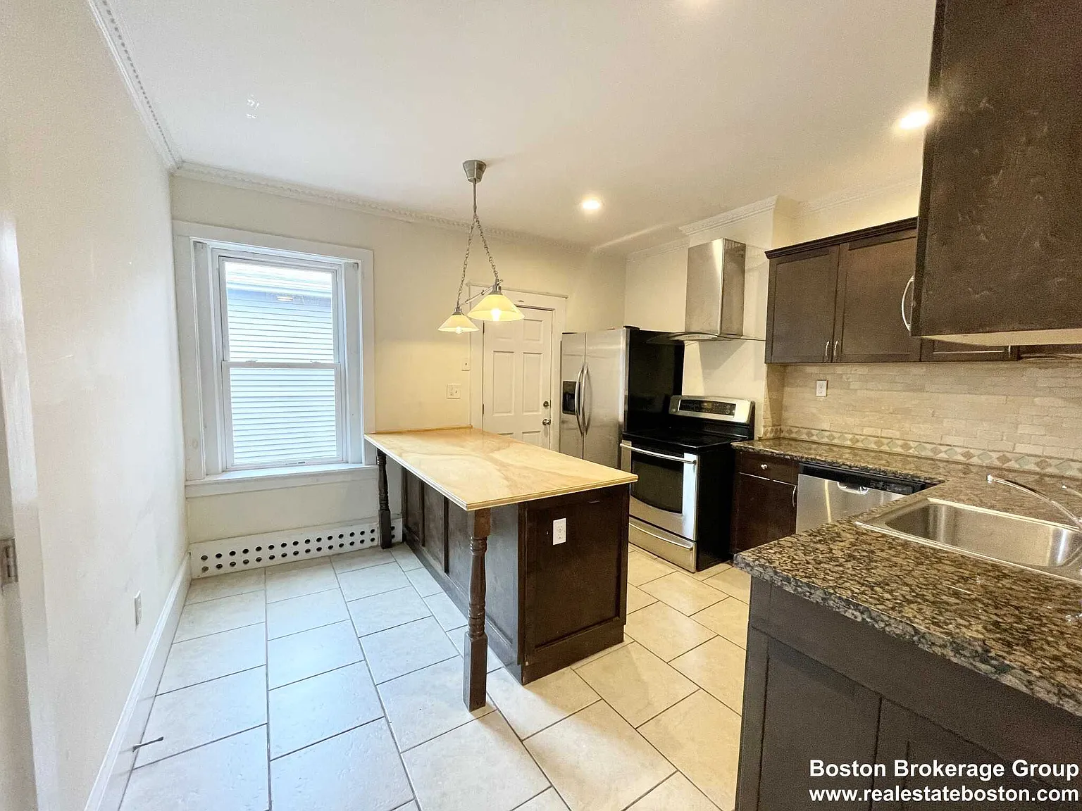3 bed, $5,250 — Photo 2