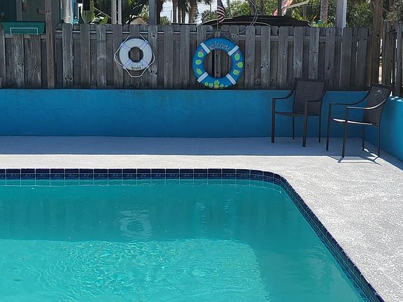 3rd image of 2573 NE Palm Ave #C