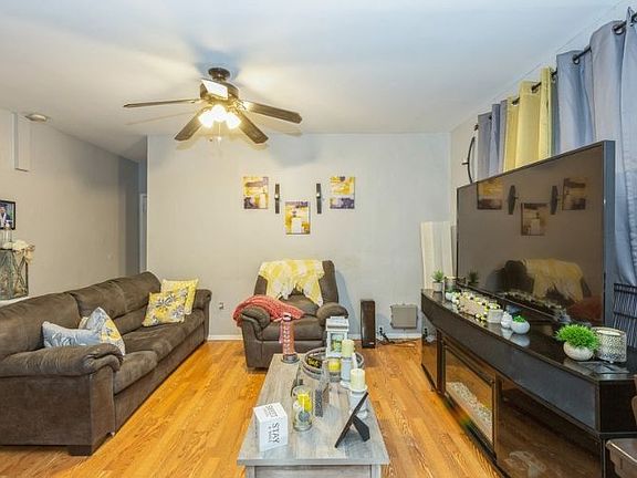 3rd image of 115 Clarke Ave