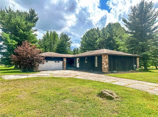 986 Bristol Champion Townline Rd NE, Bristolville, OH 44402