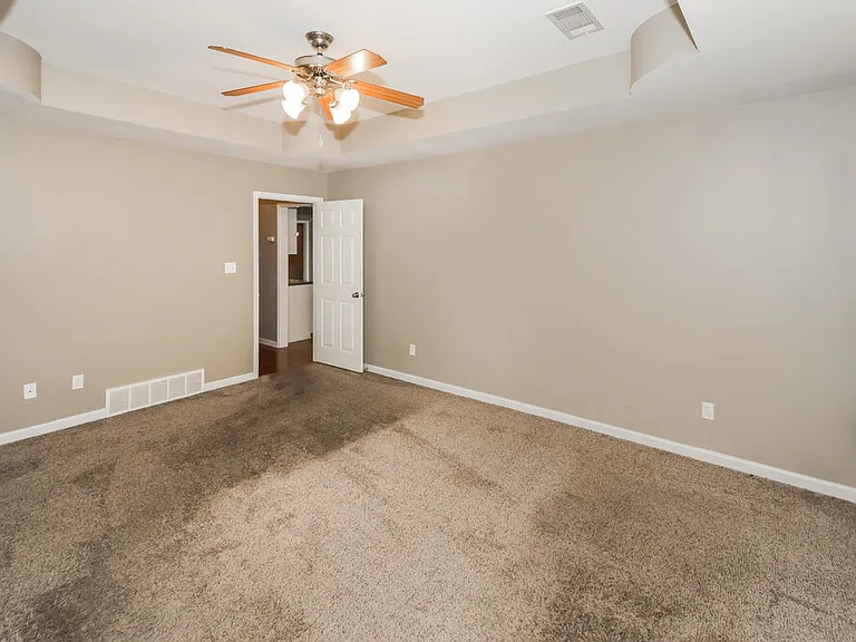 9410 Grove Rd — Photo 10