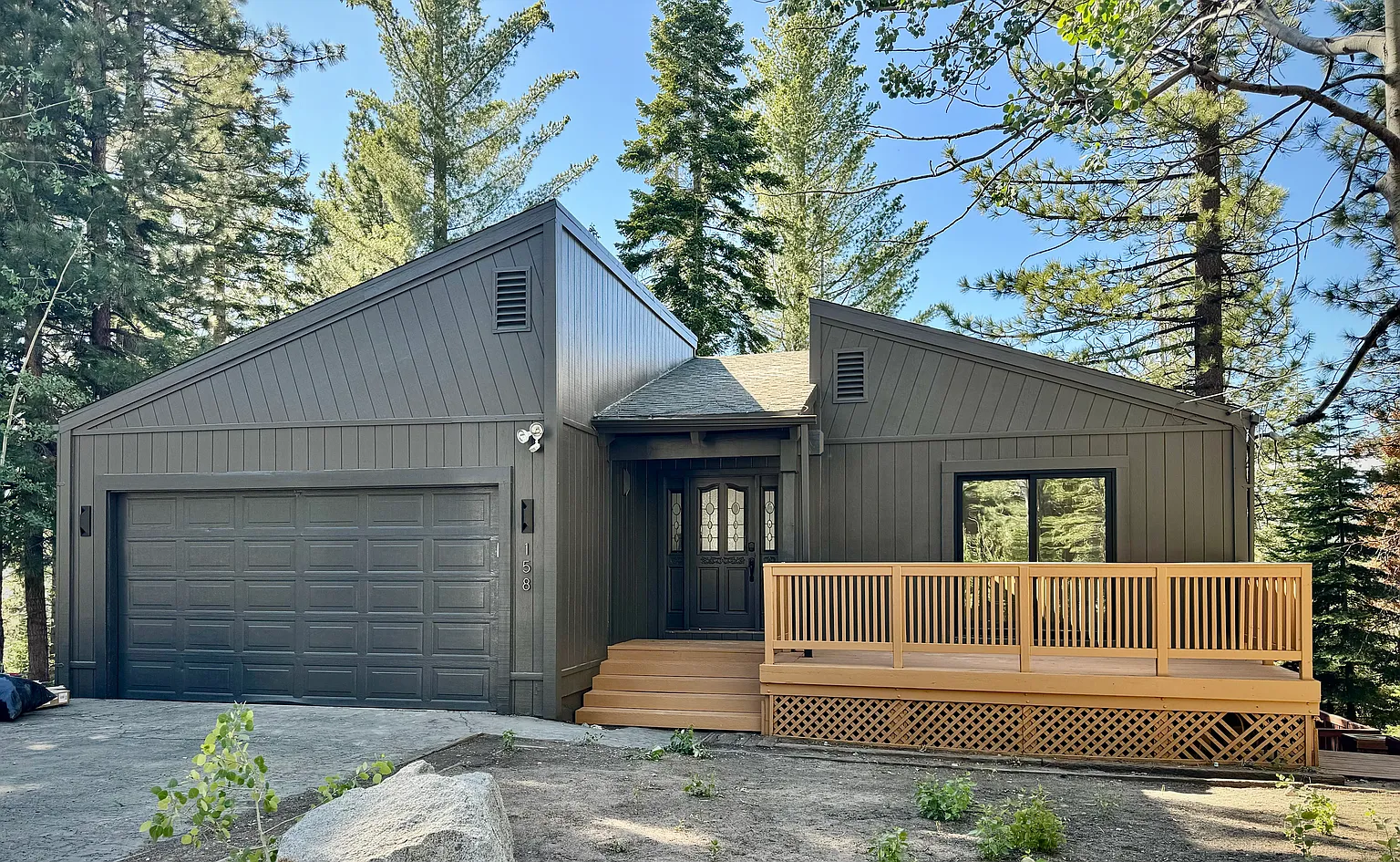1588 Skyline Dr photo 1