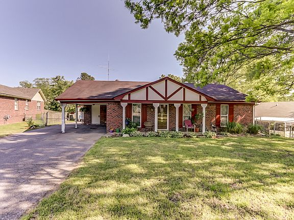 2nd image of 953 Millcreek Pl
