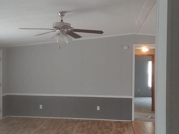 LARGE COMFORTABLE FAMILY ROOM