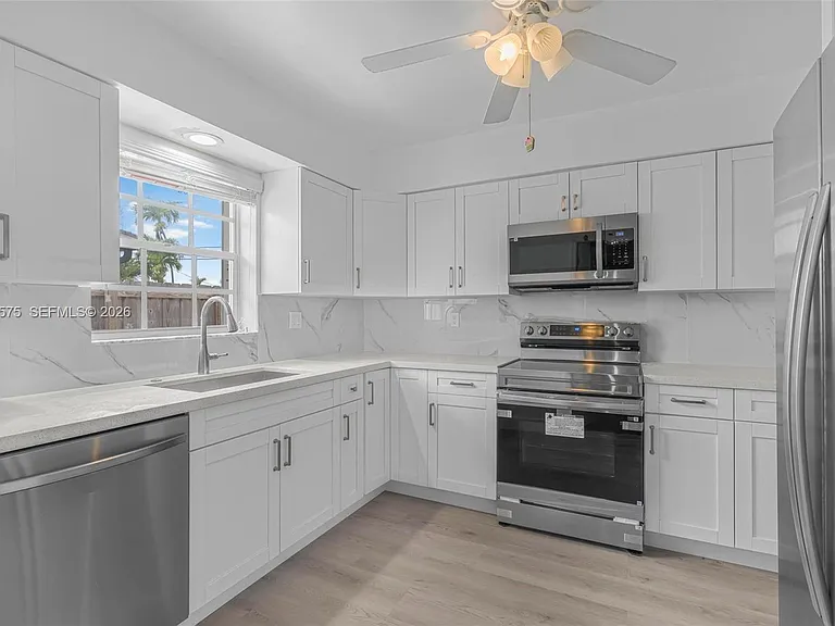 9075 SW 48th Ter — Photo 10