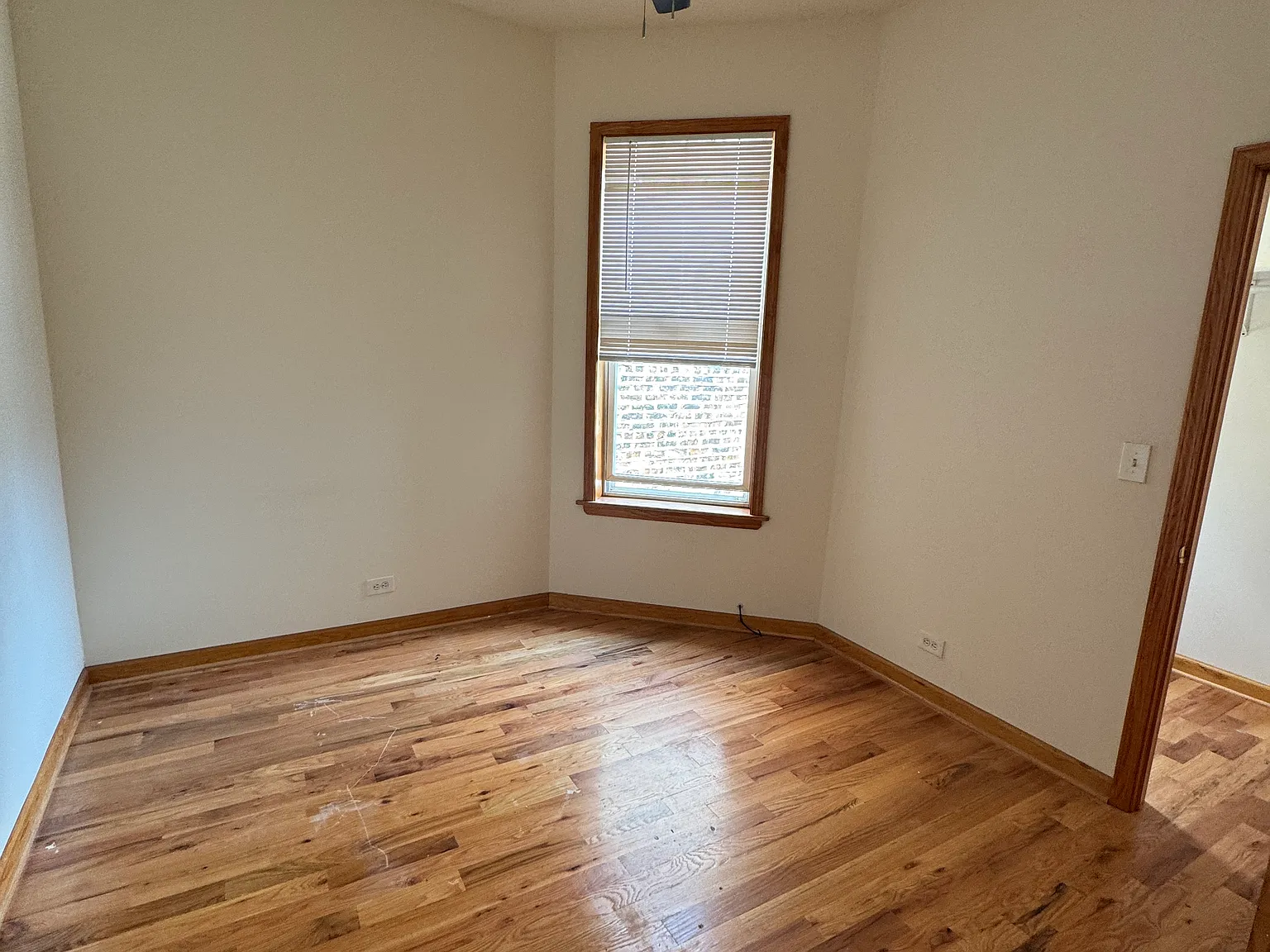 3 bed, 1000 sqft, $3,200 — Photo 4