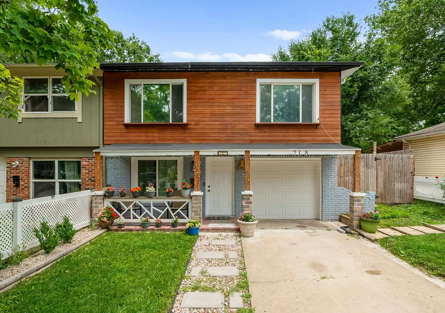 3 Bedroom Townhome With Fenced Yard and 1 Car Garage — Photo 1