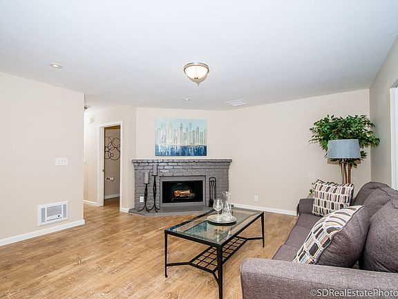 3rd image of 5366 Clairemont Mesa Blvd