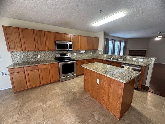 5th image of 1574 Thornhill Ln