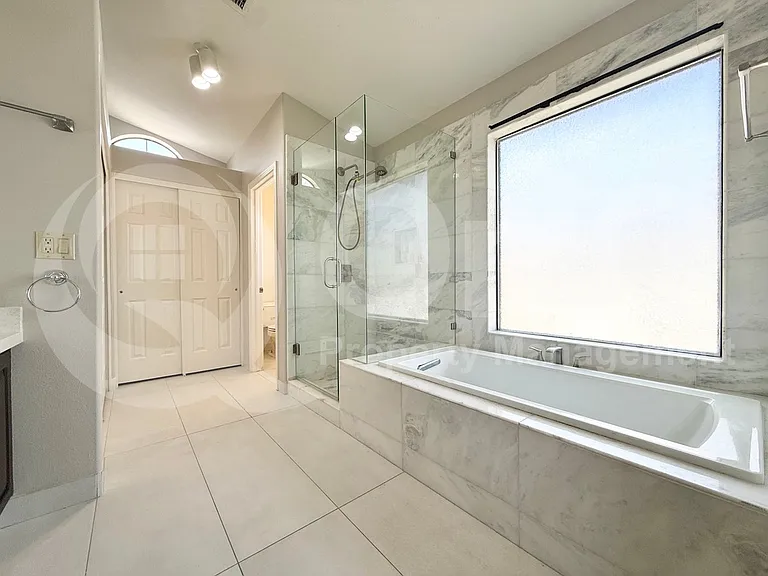 182 W Knox Rd — Photo 14