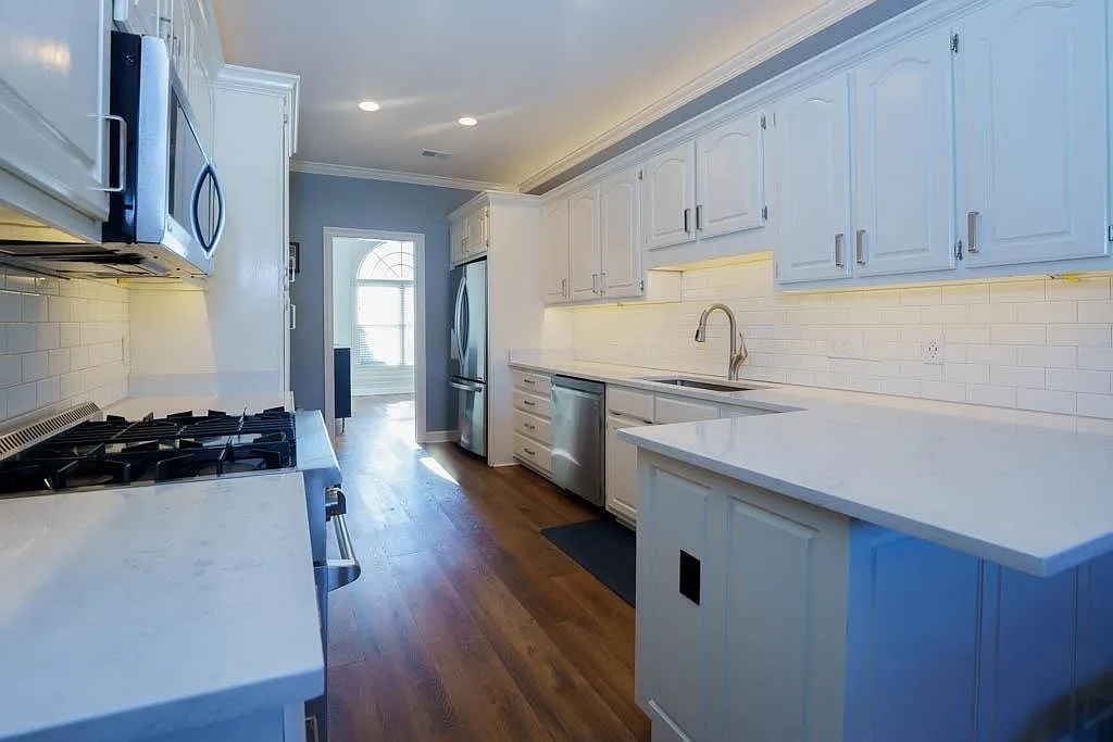 4 bed, 3.0 bath, 2497 sqft, $2,650 — Photo 3