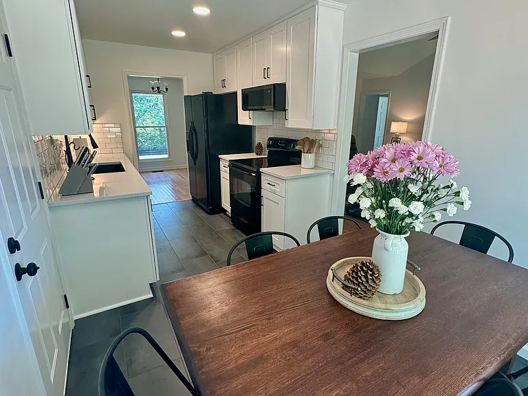561 Old Lebanon Dirt Rd — Photo 3