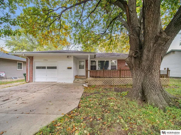 1724 Sunny Hill Rd, Lincoln, NE 68502