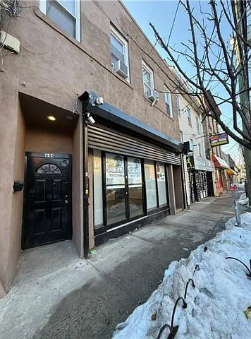 644 Bay St — Photo 1
