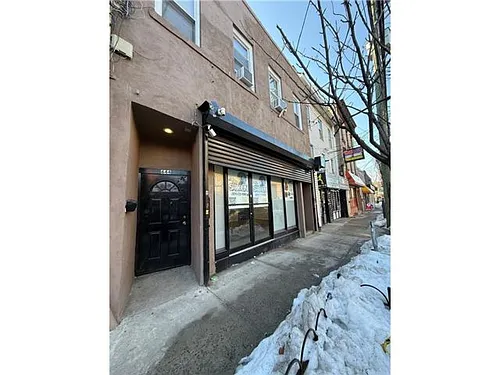644 Bay St Photo 1