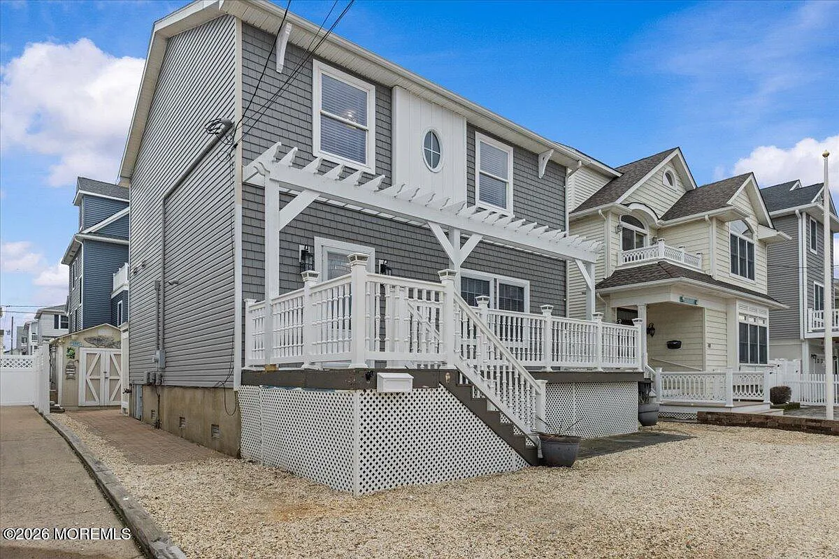 3 bed, 2.5 bath, 1458 sqft, $3,000 — Photo 2
