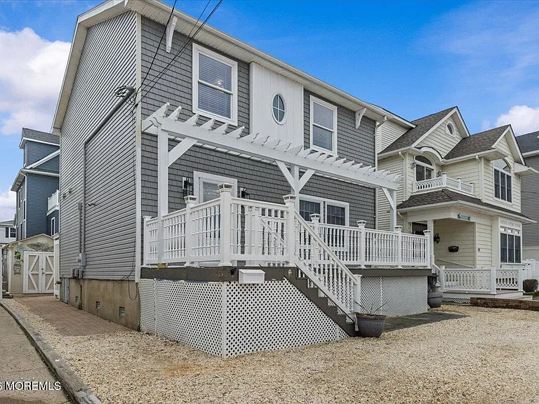 45 Fielder Ave — Photo 2