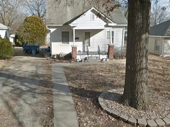 812 SW Parkview St, Topeka, KS 66606