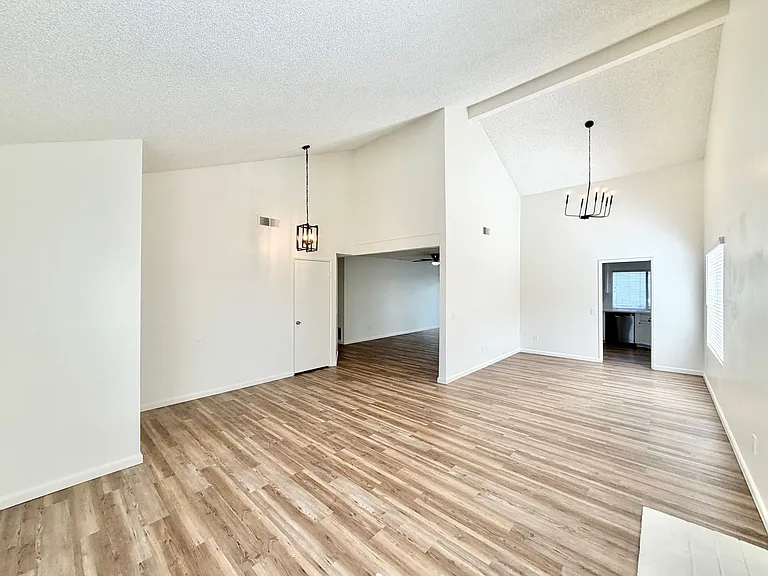 24690 Rugby Ln — Photo 5