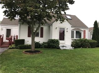 21 Carpathia Rd, Cranston, RI 02920