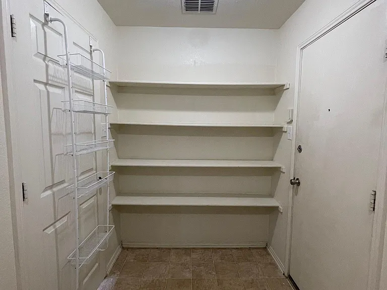 2801 Mockingbird St — Photo 12
