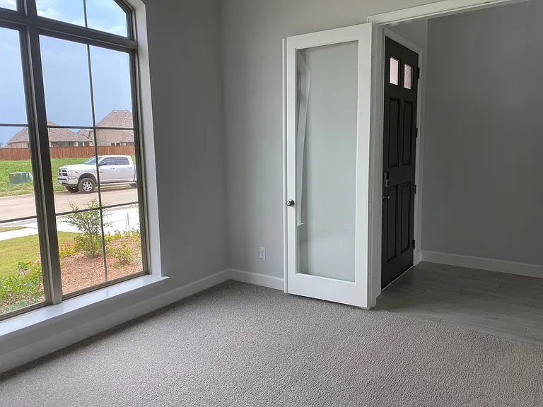 1702 Swayback Ln — Photo 6