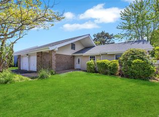 12 Joanne Dr, Holbrook, NY 11741