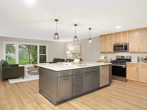 2040 Vagabond Ln N, Plymouth, MN 55447