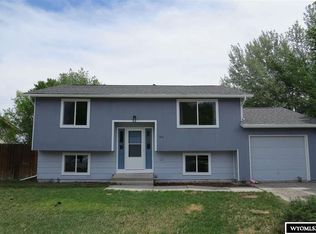 513 Peak Dr, Riverton, WY 82501