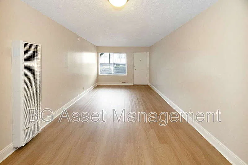 2 bed, 1.0 bath, $2,375 — Photo 3