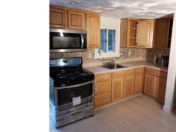 5th image of 89 Carpenter St