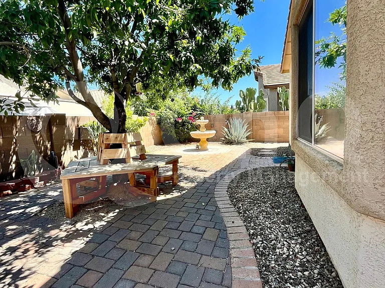 252 W Calle Media Luz — Photo 16