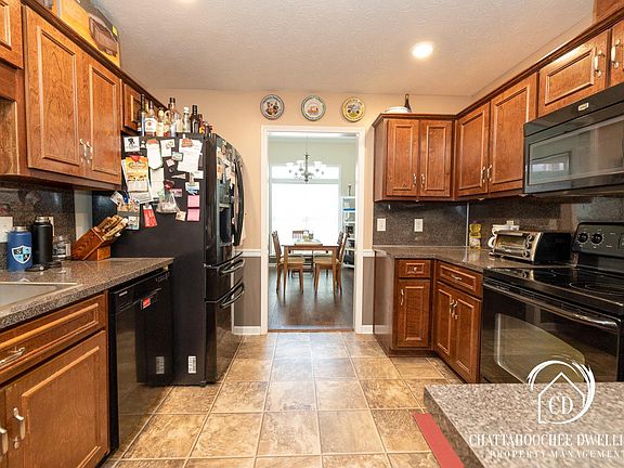 4th image of 2981 Waterhill Dr